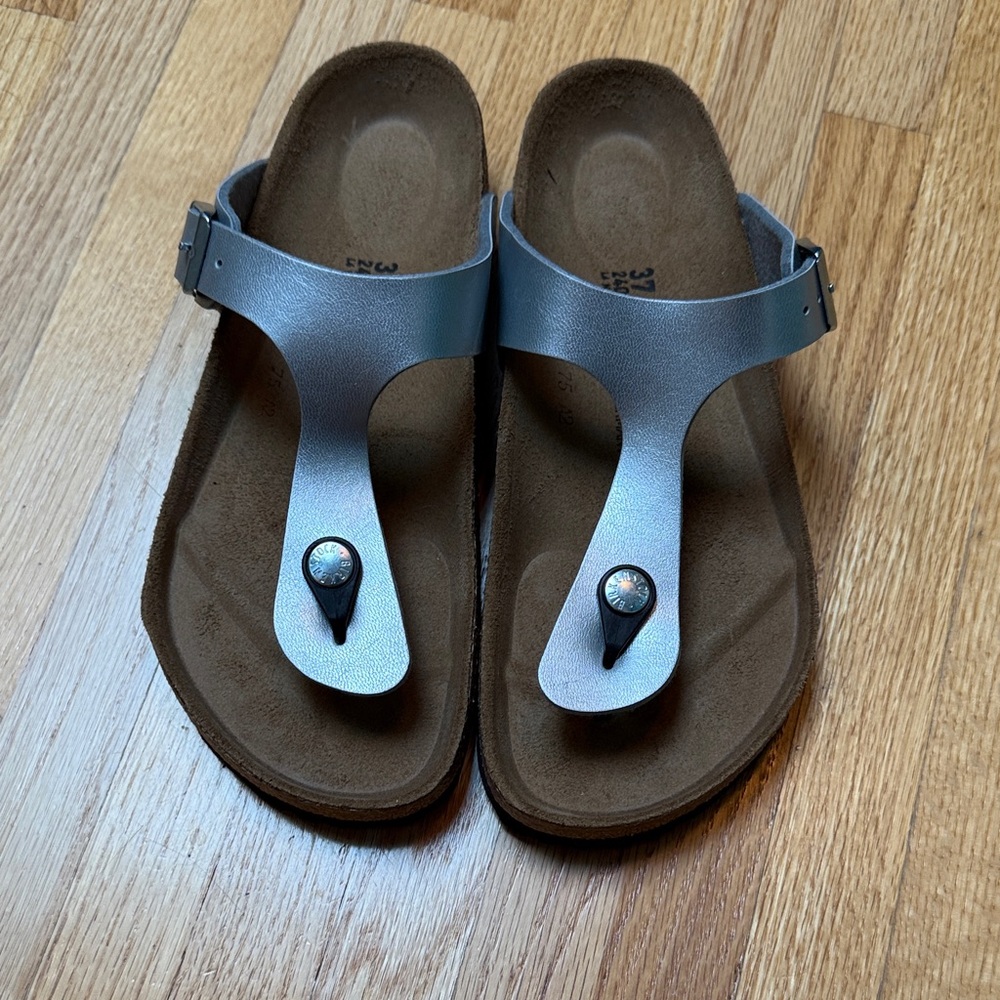 Birkenstock Metallic Silver Sandals. New, never worn! Women’s size 37